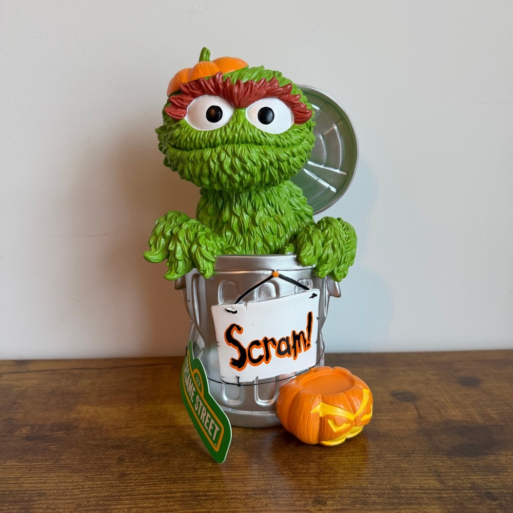 New Sesame Street Oscar The Grouch Pumpkin Figurine Halloween Green Garbage